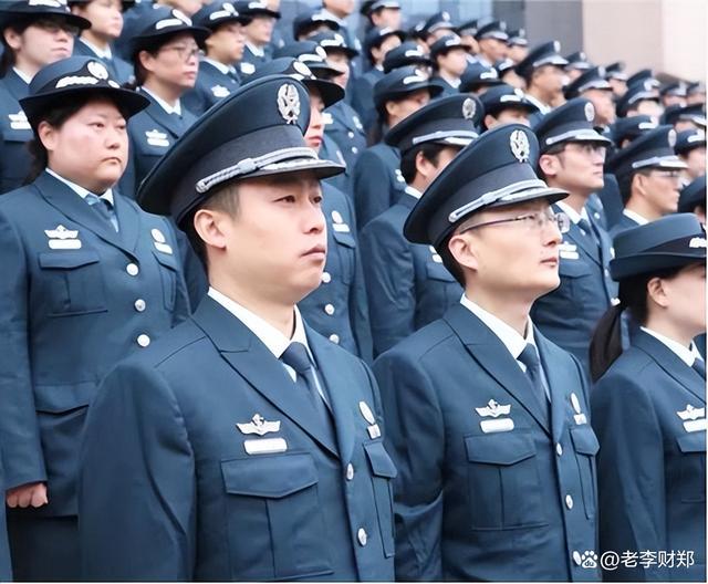 现役转改文职被叫停，深度分析与思考，现役转改文职进程暂停，深度分析与思考