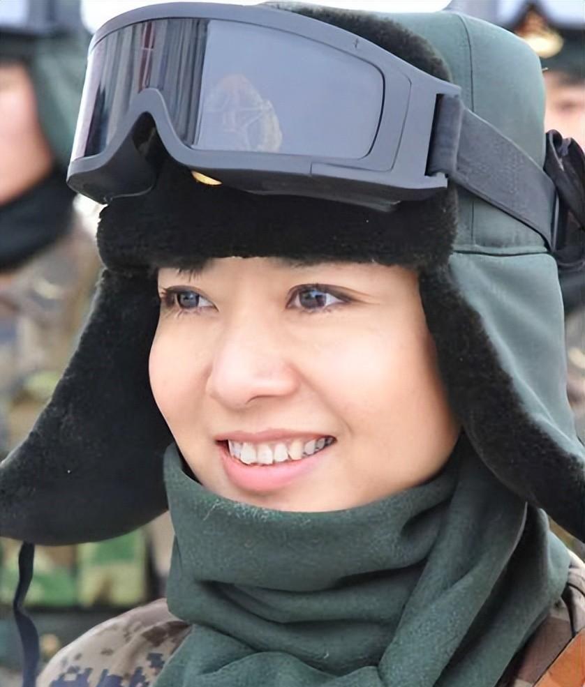 军事频道丁丽的独特魅力与影响力,丁丽在军事频道,独特魅力与影响力闪耀荧屏