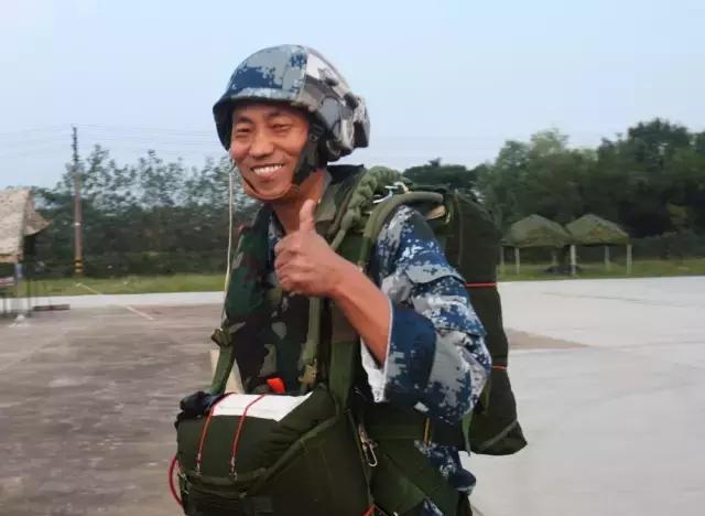 空降兵第十五军著名英雄，英勇无畏的传奇人物，传奇英雄，空降兵第十五军英勇无畏的战士风采