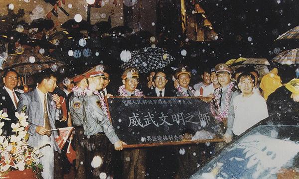 石岗军营开放直升机表演，展现军事力量，共享军民融合成果，石岗军营直升机表演，展示军事力量，军民融合成果共享日