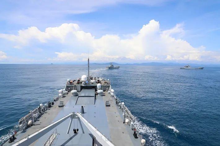 美舰在台湾海峡的穿航路线分析,美舰在台湾海峡的穿航路线解析