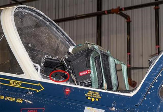 歼-10座舱盖高空爆炸事件探究，歼-10座舱盖高空爆炸事件揭秘
