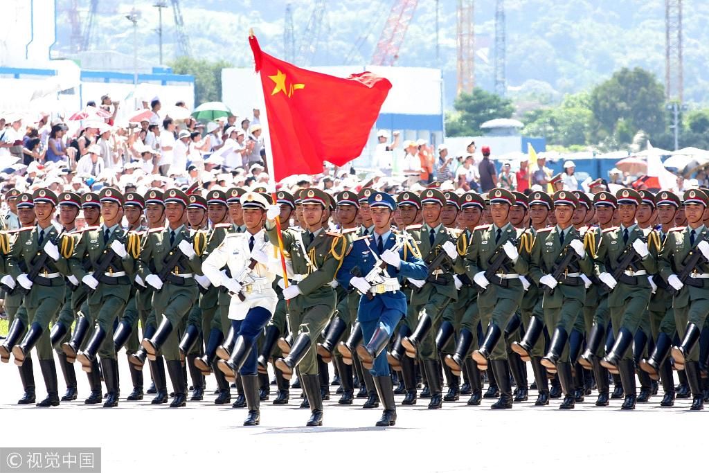 解放军第一次在香港阅兵，展现军威与香港新貌，解放军首次香港阅兵，展示军威与香港发展新貌