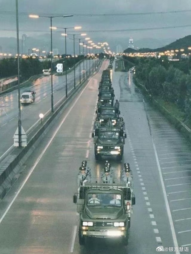 解放军第一次在香港阅兵,展现军威与香港新貌,解放军首次香港阅兵,展示军威与香港发展新貌