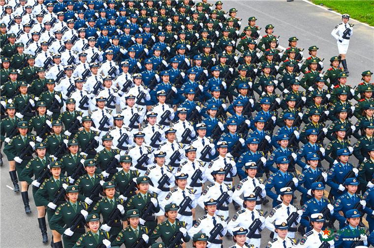 阅兵盛典启幕,揭秘首个方阵的荣耀与力量,阅兵盛典启幕,首个方阵荣耀与力量揭秘