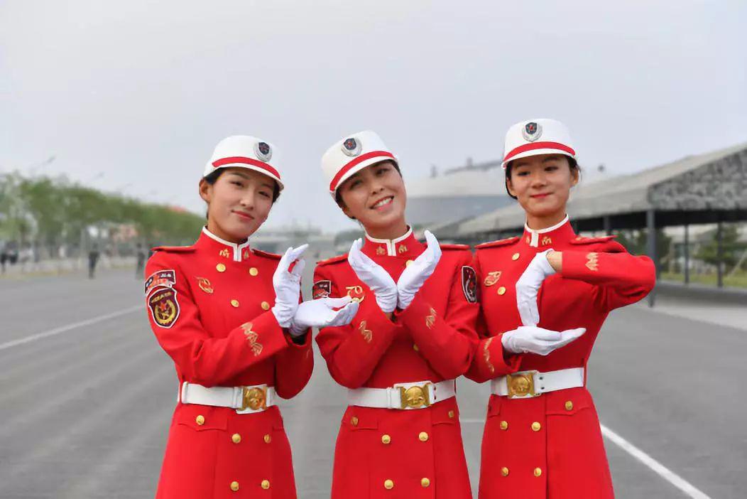 阅兵盛典启幕,揭秘首个方阵的荣耀与力量,阅兵盛典启幕,首个方阵荣耀与力量揭秘