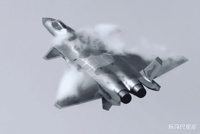 歼8大战F-22,网络梗的背后与军事话题的探讨,歼8与F-22对决背后的网络梗与军事话题探讨