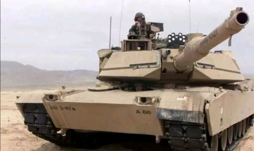 M1A2艾布拉姆斯是电动的吗？探究现代军事科技的革新趋势，M1A2艾布拉姆斯是电动的吗？揭秘现代军事科技革新趋势的真相