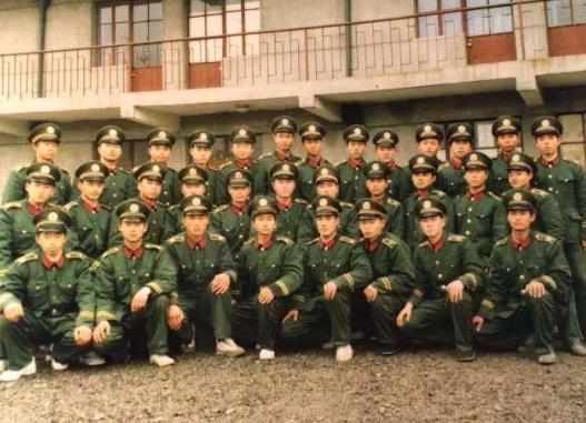 武警常服，展现威严与职责的服饰风采，武警常服，威严职责的服饰展现