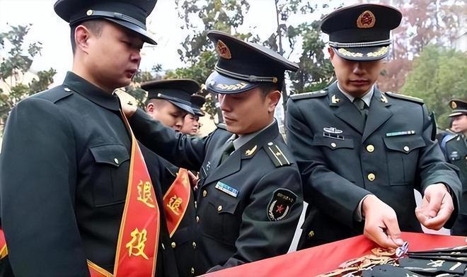 退役军官，荣耀与担当的时代使命，退役军官，时代使命下的荣耀与担当