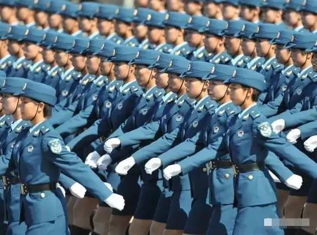 中国女兵方队领队，展现新时代巾帼英雄的风采，中国女兵方队领队展现新时代巾帼英雄风采