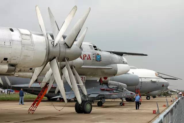 PT6E系列涡桨发动机，性能与应用探讨，PT6E系列涡桨发动机性能及应用探讨