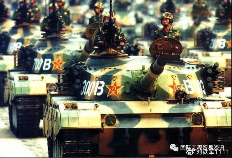 中国96式主战车长,钢铁巨人的指挥大脑,中国96式主战车长,钢铁巨人的指挥中枢