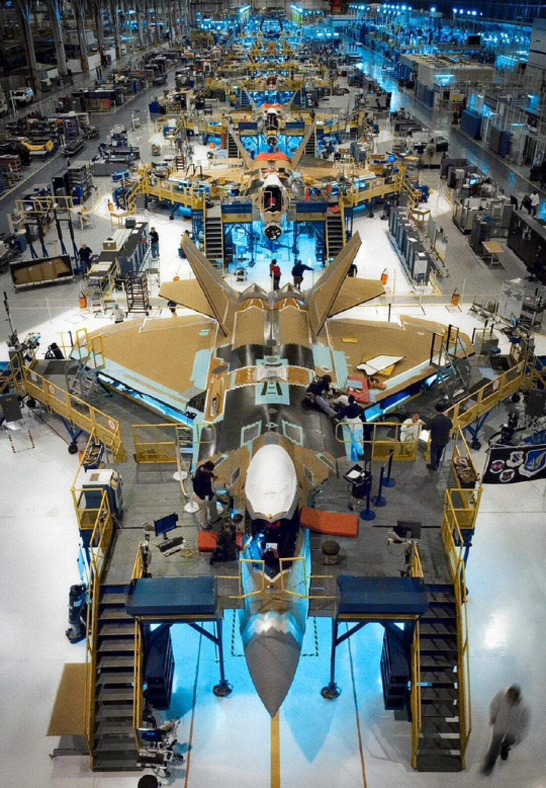 歼20与F22，究竟谁更强？，歼20与F22，谁主沉浮？深度对比解析战斗力。