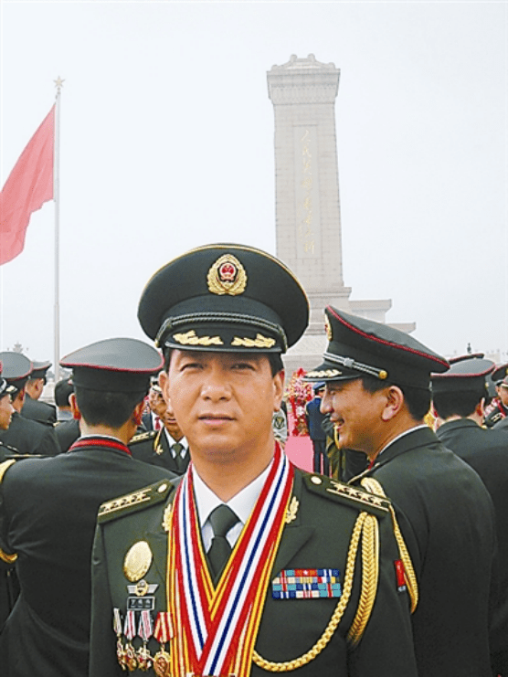 丁晓兵将军与儿子丁陶，两代军人的荣耀与传承，两代军人的荣耀传承，丁晓兵将军与儿子丁陶的故事
