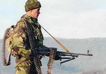 零五式突击步枪，现代战场的主力武器，零五式突击步枪，现代战场主力武器揭秘