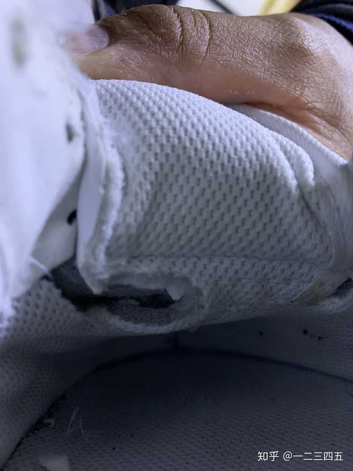 空军一号折痕引起的脚部疼痛解决方案,空军一号折痕导致的脚部疼痛缓解方案探讨