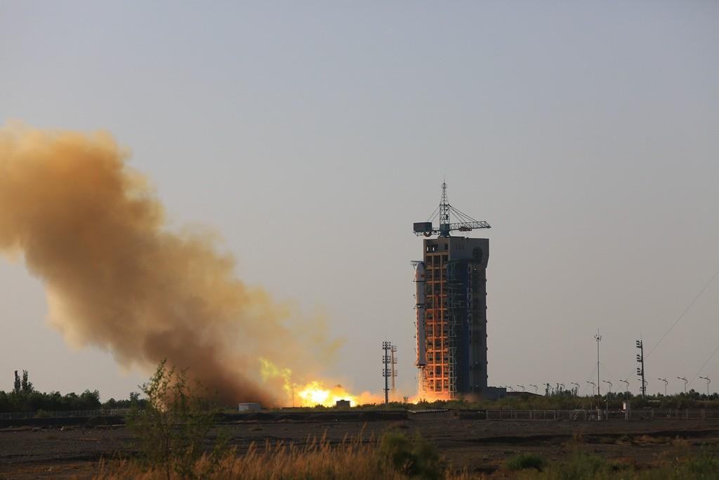 长征六号火箭发射成功，一箭携二十星，展现中国航天新辉煌，长征六号火箭一箭携二十星发射成功，中国航天新辉煌震撼世界