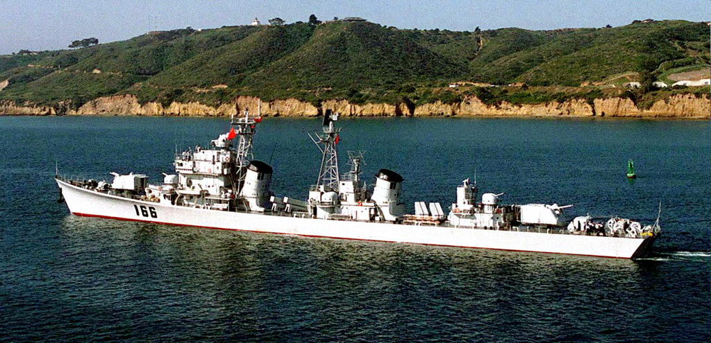 中国海军166号驱逐舰，捍卫海洋权益的钢铁长城，中国海军166号驱逐舰，钢铁长城捍卫海洋权益