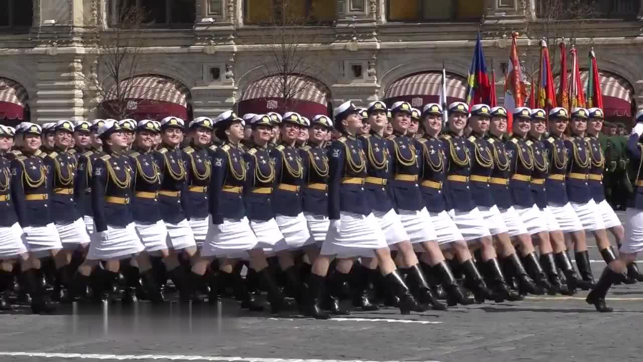 震撼人心的俄罗斯女兵阅兵仪式视频，震撼人心的俄罗斯女兵阅兵仪式盛况视频