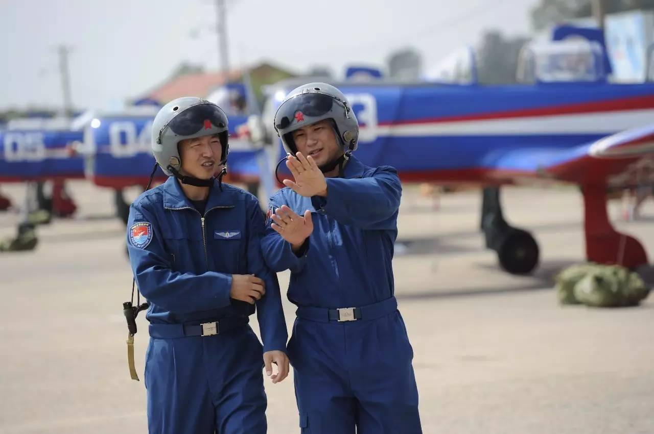 中国空军航空大学与空军地勤的紧密纽带，中国空军航空大学与空军地勤的紧密合作纽带