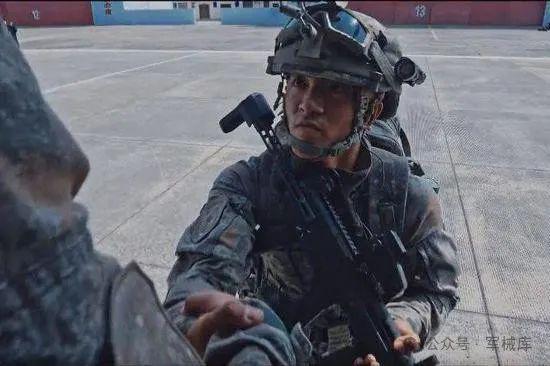 蛟龙突击队电视剧免费观看，热血军事剧情的吸引力与观众的情感共鸣，蛟龙突击队，热血军事剧情引发观众情感共鸣，免费观看体验
