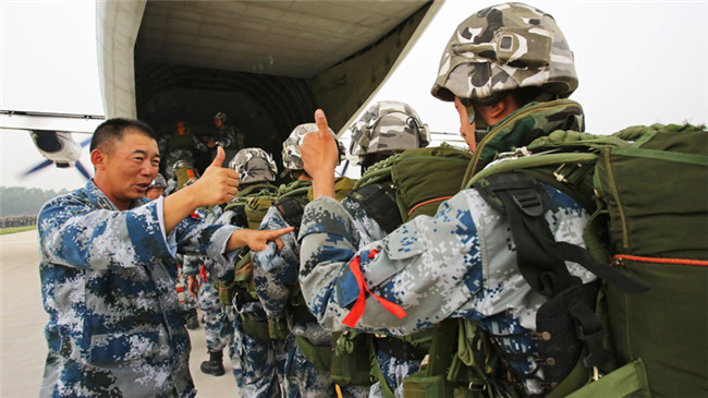 揭秘空降兵第十五军，一支精锐之师的荣耀与使命，揭秘精锐之师，空降兵第十五军的荣耀与使命