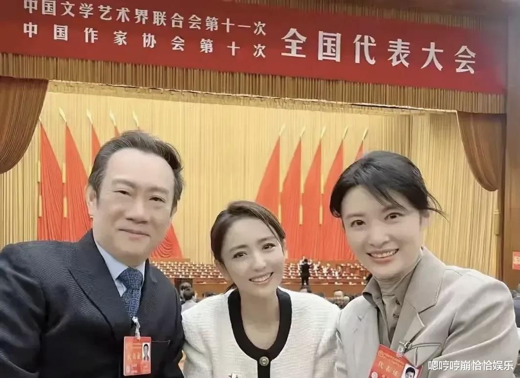 文化部长与女明星,文化繁荣的双翼之力,文化部长与女明星携手,共筑文化繁荣双翼之力