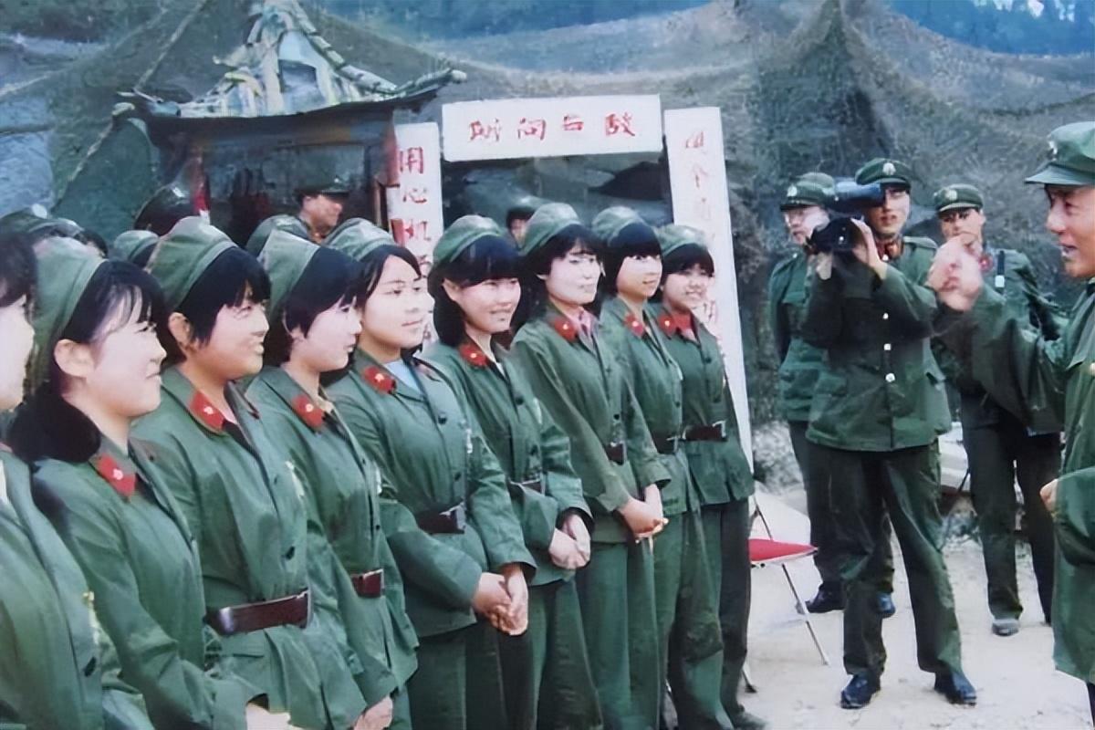 中国女兵照片全集，展现飒爽英姿的时代画卷，中国女兵飒爽英姿的时代画卷全景展示