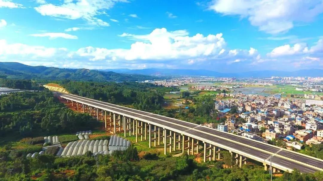 最近新闻大事2021视频,回顾与前瞻,回顾与前瞻,2021年新闻大事深度解析视频