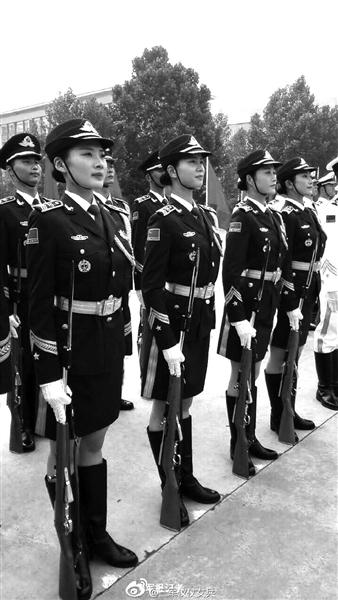 火箭军女兵军服图片，展现新时代巾帼英雄的风采，新时代巾帼英雄风采，火箭军女兵军服图片展示