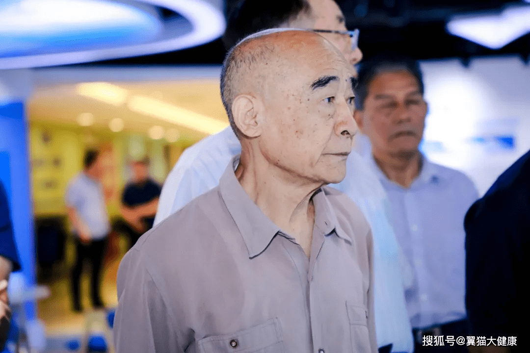 武警北京总队原政委，忠诚履职，铸就首都安全屏障，武警北京总队原政委铸就忠诚，筑牢首都安全屏障
