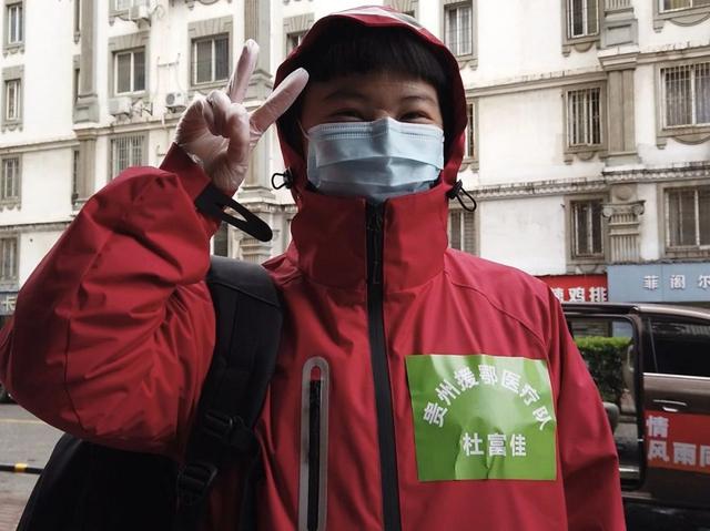 丁小兵负伤照片高清，英雄的瞬间与永恒的记忆，丁小兵负伤瞬间，英雄的瞬间与永恒的记忆（高清照片）