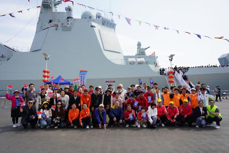 青岛特色街与海军节,海洋文化的独特交融,青岛特色街与海军节,海洋文化的独特交融庆典