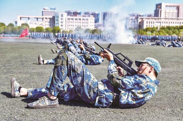 国防军事在新中国成立70周年中的伟大成就与挑战，国防军事在新中国成立70周年，伟大成就与挑战概览