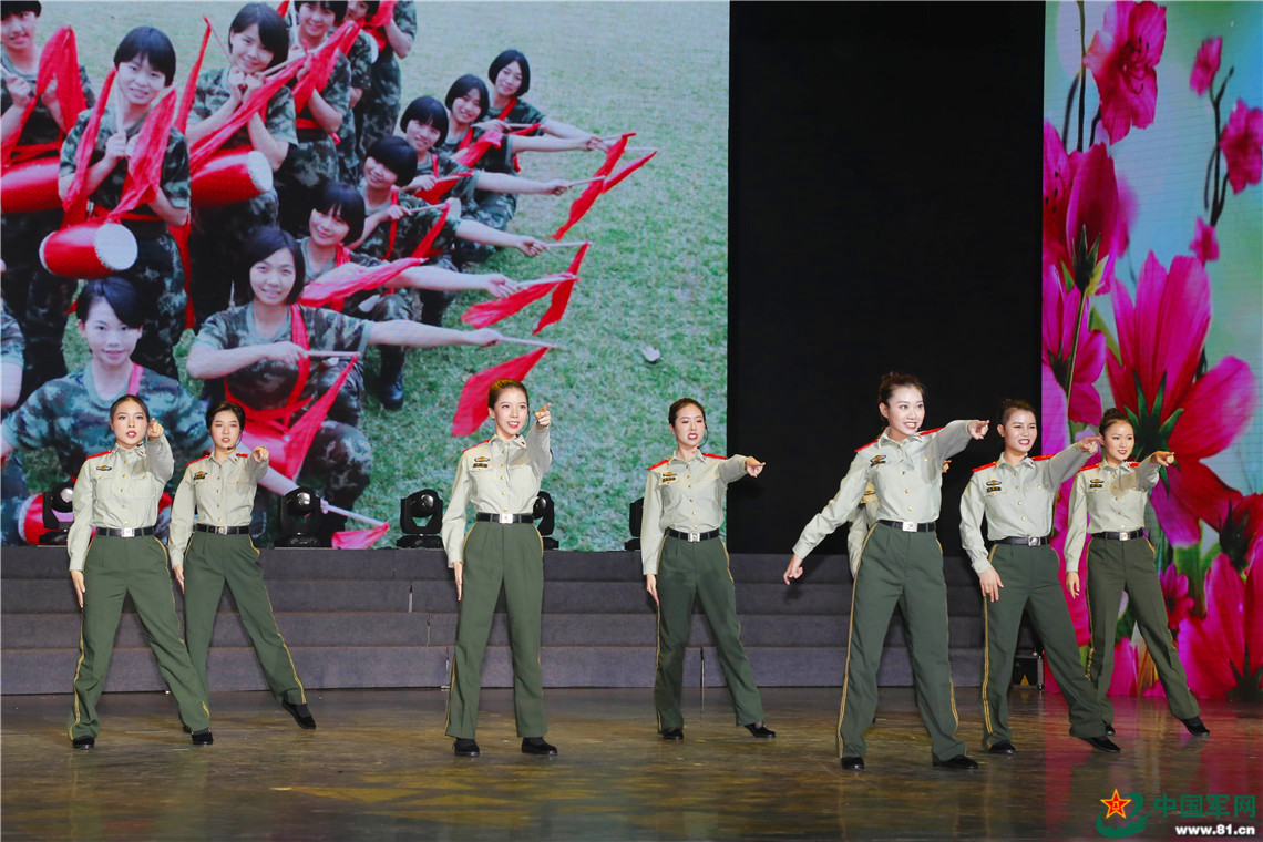 铿锵女兵舞蹈视频,展现女性力量与魅力的独特艺术表现,铿锵女兵舞蹈,展现女性力量与魅力的独特艺术风采