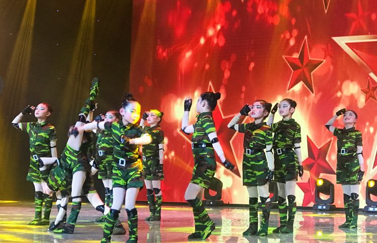 铿锵女兵舞蹈视频,展现女性力量与魅力的独特艺术表现,铿锵女兵舞蹈,展现女性力量与魅力的独特艺术风采