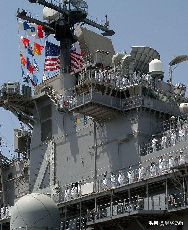 美国黄蜂级两栖攻击舰舰长,领航全球两栖作战的杰出代表,美国黄蜂级两栖攻击舰舰长,全球两栖作战的领航先锋