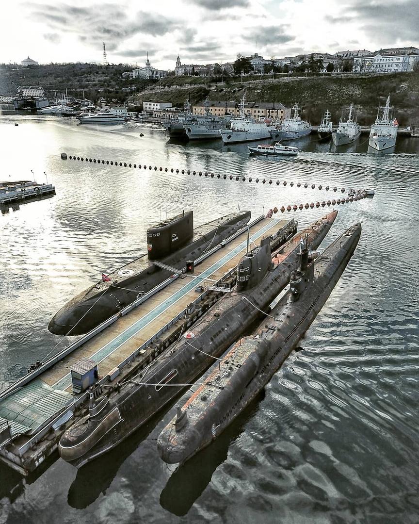 潜艇第一基地,揭秘全球潜艇母港的神秘面纱,全球潜艇母港揭秘,潜艇第一基地探秘
