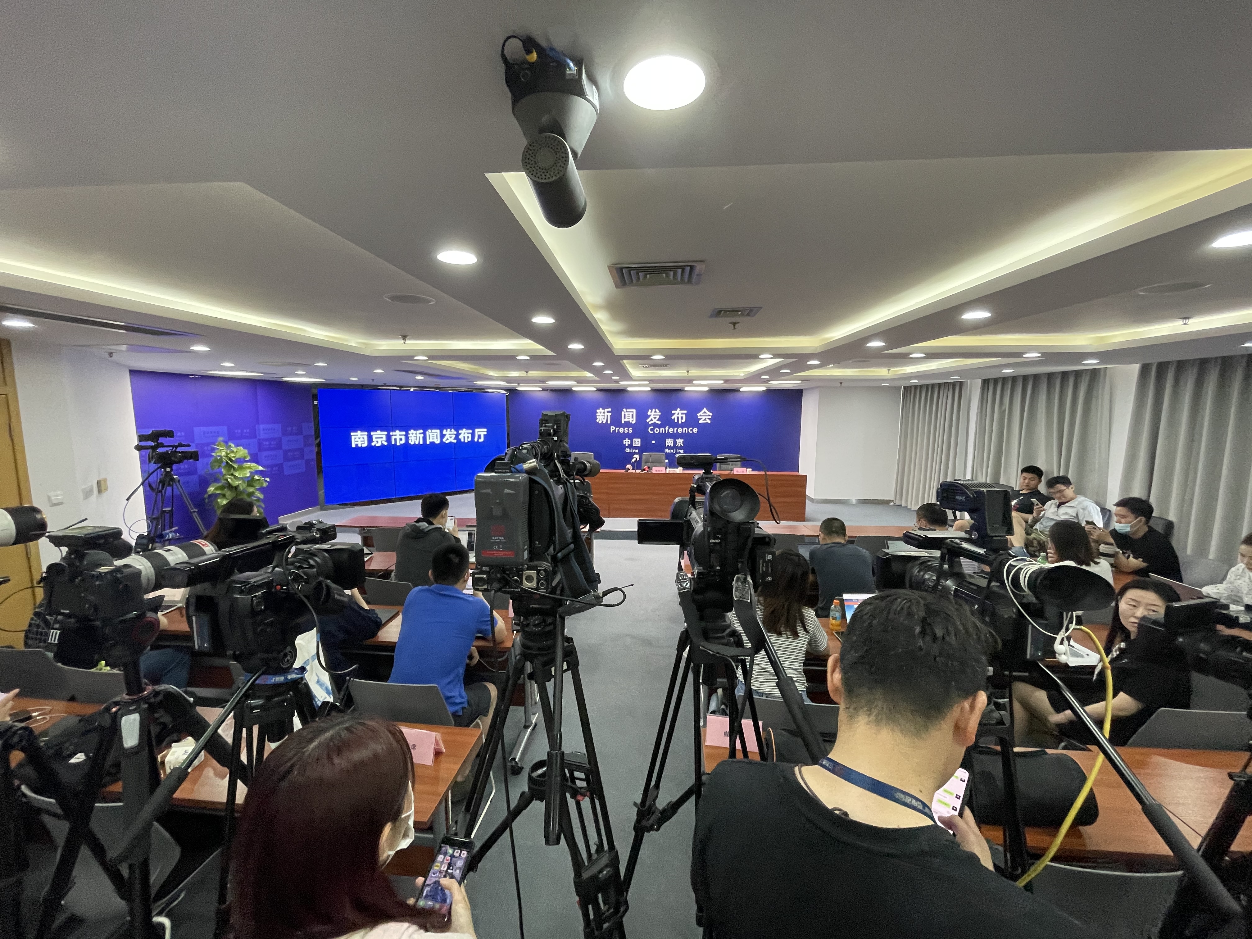 新闻发布会，一种高级别的信息传播，新闻发布会，高级别的信息传播盛会
