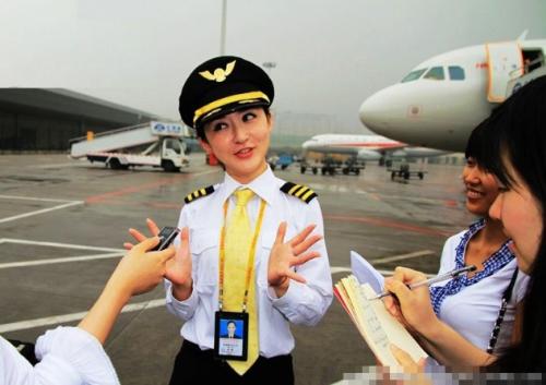 中国最美女飞行员赵楠,英勇无畏,绽放蓝天,中国最美女飞行员赵楠,蓝天上的英勇之花