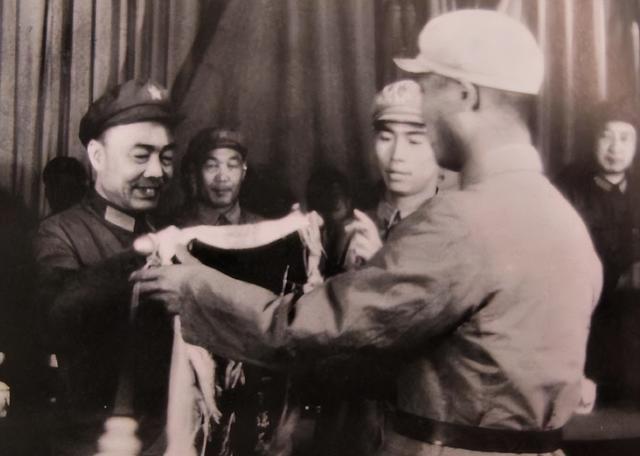 军事最高指挥官,权威与责任的交织,军事最高指挥官的权威与责任,权力与职责的交织之路