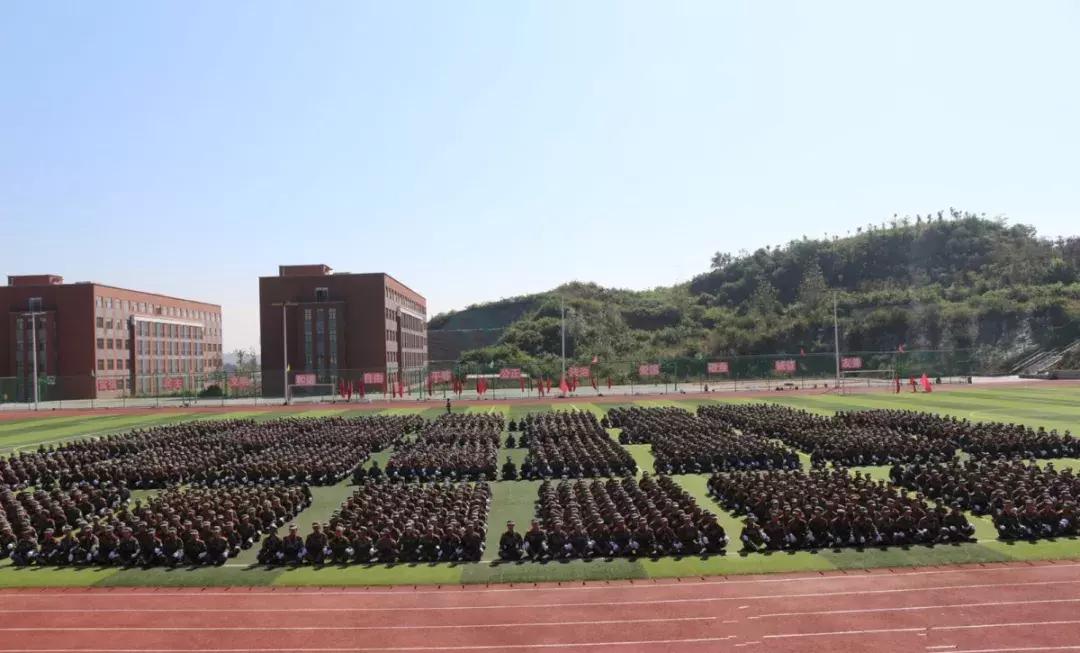 揭秘喊分列式开始的神秘人物，在2019年国庆阅兵中的声音震撼世界，揭秘喊分列式开始神秘人物，阅兵声音震撼世界