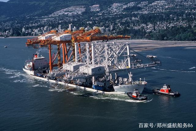 半潜船，探索未知水域的冒险之旅，究竟隐藏着怎样的危险？，半潜船探险之旅，未知水域的冒险与隐藏危险揭秘