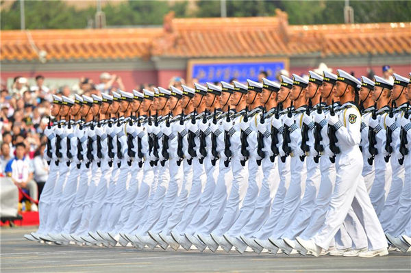 阅兵仪式中的海军出场描写，荣耀与力量的展现，阅兵仪式中的海军荣耀与力量，海上力量的壮丽展示