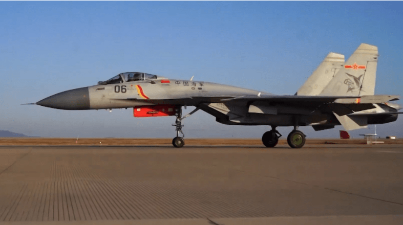 歼-15与F-18尺寸对比，两种舰载战斗机的深度剖析，歼-15与F-18舰载战斗机尺寸对比及深度剖析