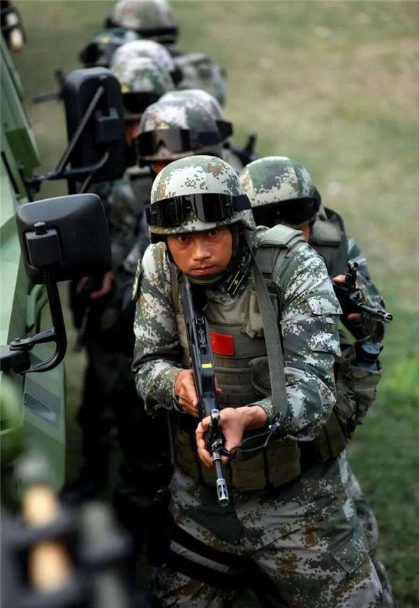 中国第一特种兵侯国领,荣耀与传奇的铸就者,中国特种兵传奇人物侯国领,荣耀铸就之路