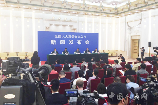 新闻发布会一般在哪里开展，地点选择与活动特性分析，新闻发布会地点选择与活动特性分析