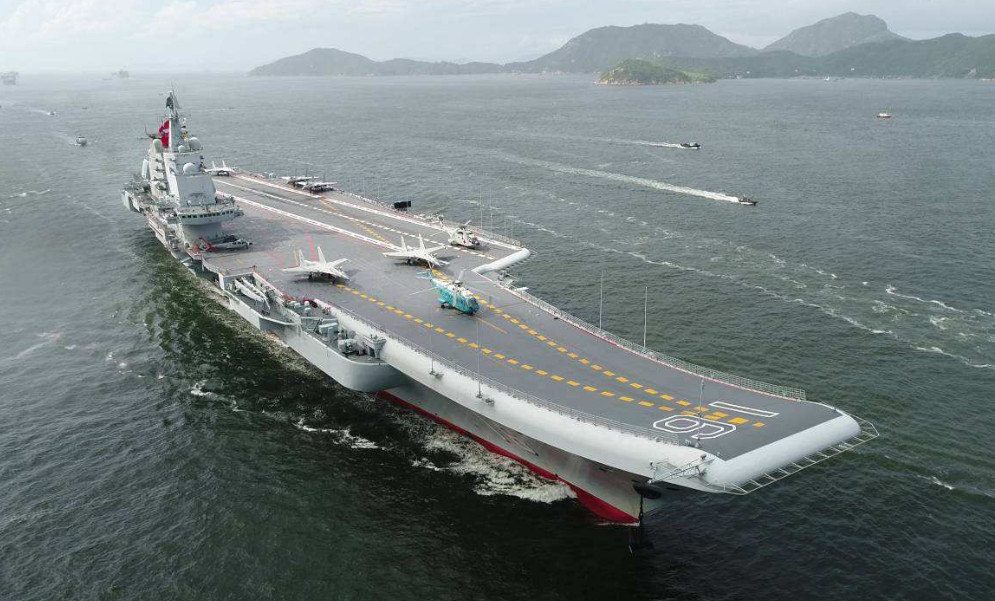 中国新航母，长约三百米的壮丽巨舰，中国新航母，壮丽巨舰，长约三百米