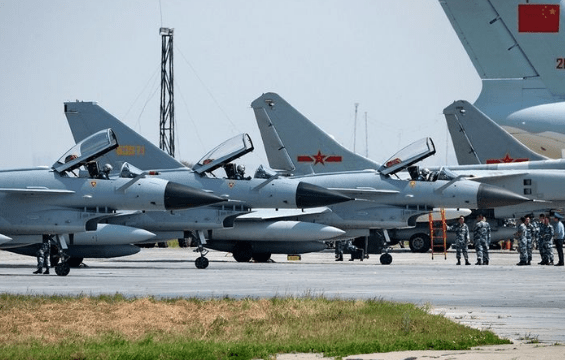 歼10战斗机木制模型视频,探索军事模型的艺术与工艺,歼10战斗机木制模型的探索,军事模型的艺术与工艺展示视频